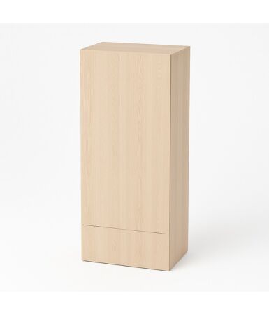 Szafa z szufladami, podwójnymi drzwiami i drążkiem