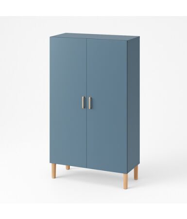 Szafa z półkami i podwójnymi drzwiami